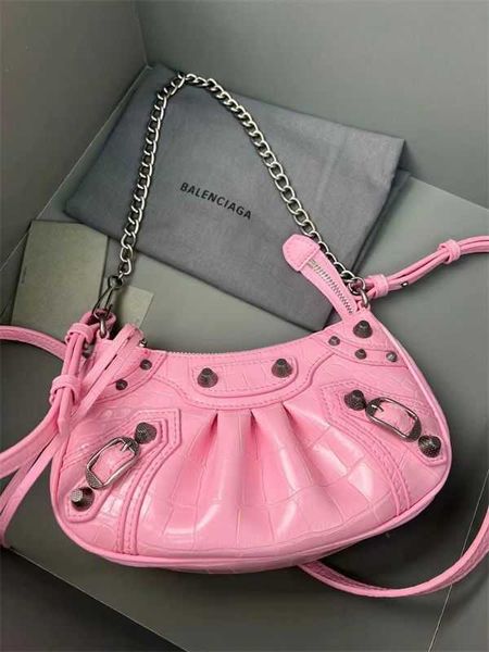 designer luxury womens bag balencigas handbag b-shaped paris single shoulder messenger fashion square gift shoulder oblique span versatile h
designer luxury womens bag balencigas handbag b-shaped paris single shoulder messenger fashion square gift shoulder oblique span versatile h