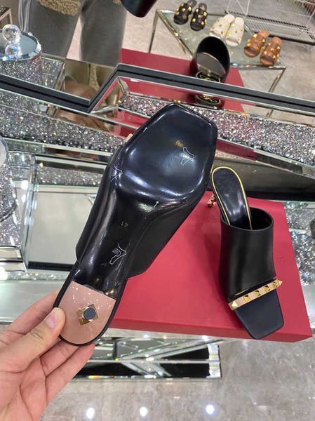 basketball shoes highest version women's pointed heel slipper rivet sandals high height 6.5cm size 35-41
basketball shoes highest version women's pointed heel slipper rivet sandals high height 6.5cm size 35-41