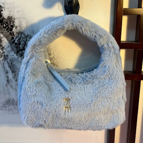 luxury soft hobo crossbody designer high-end new retro european and american fashion one shoulder handbag casual lady bag armpit plush mater
luxury soft hobo crossbody designer high-end new retro european and american fashion one shoulder handbag casual lady bag armpit plush mater