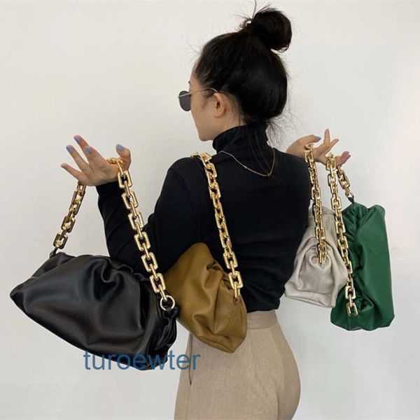 bottegas bags venetas designers pouch bag luxury women cloud handbags ins xiaojing song hye kyo same thick chain wrinkled cloud bag portable
bottegas bags venetas designers pouch bag luxury women cloud handbags ins xiaojing song hye kyo same thick chain wrinkled cloud bag portable