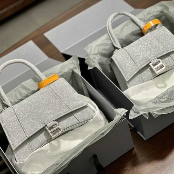 paris world fine flash hourglass bag 2022 high sense versatile fashion single shoulder messenger hand
paris world fine flash hourglass bag 2022 high sense versatile fashion single shoulder messenger hand