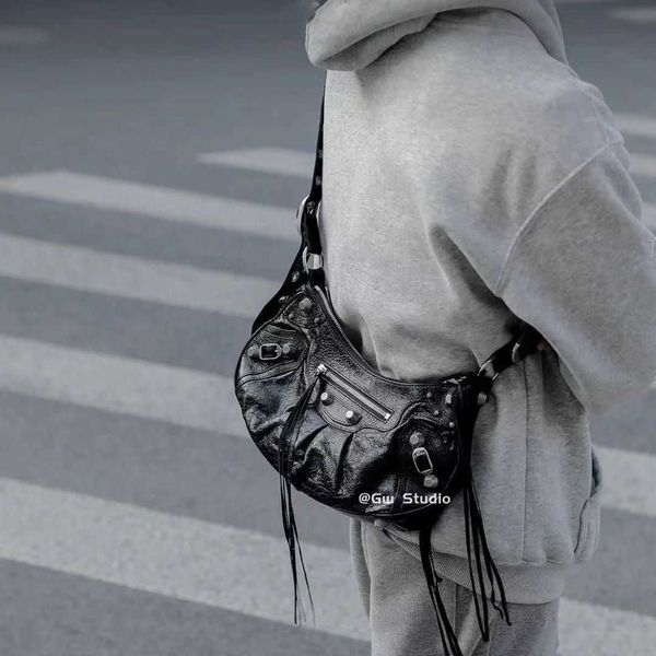 designer luxury womens bag balencigas handbag b-shaped paris single shoulder messenger fashion square gift shoulder oblique span versatile h
designer luxury womens bag balencigas handbag b-shaped paris single shoulder messenger fashion square gift shoulder oblique span versatile h