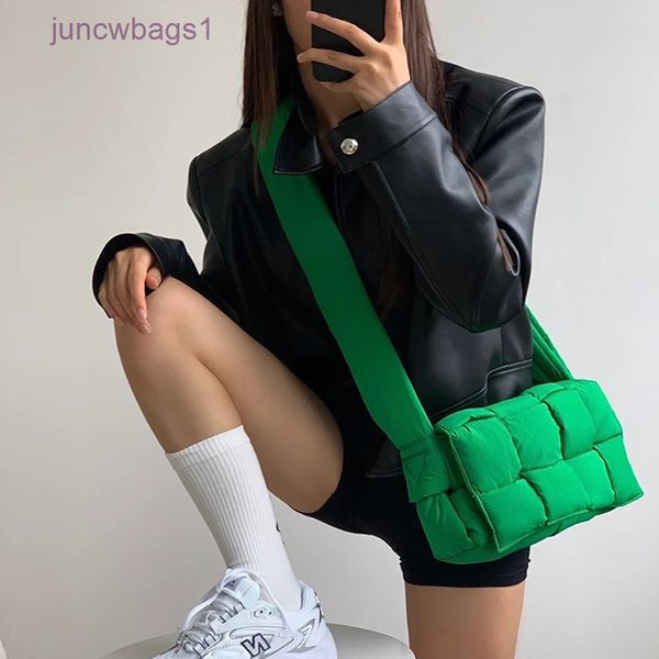 cassette outdoor sports designer venetas bottegas bagsbags sponge woven pillow women's shoulder down spring and summer fashion
cassette outdoor sports designer venetas bottegas bagsbags sponge woven pillow women's shoulder down spring and summer fashion