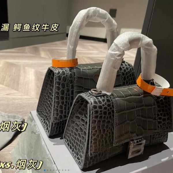 leather hourglass light luxury women bag and foreign style advanced feeling letter with portable diagonal
leather hourglass light luxury women bag and foreign style advanced feeling letter with portable diagonal