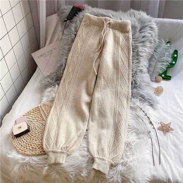 women's pants capris 2021 women's wide leg pantsautumn knitted harem pants tied feet long woolen underwear trousers loose high wai, Black;white
women's pants capris 2021 women's wide leg pantsautumn knitted harem pants tied feet long woolen underwear trousers loose high wai, Black;white