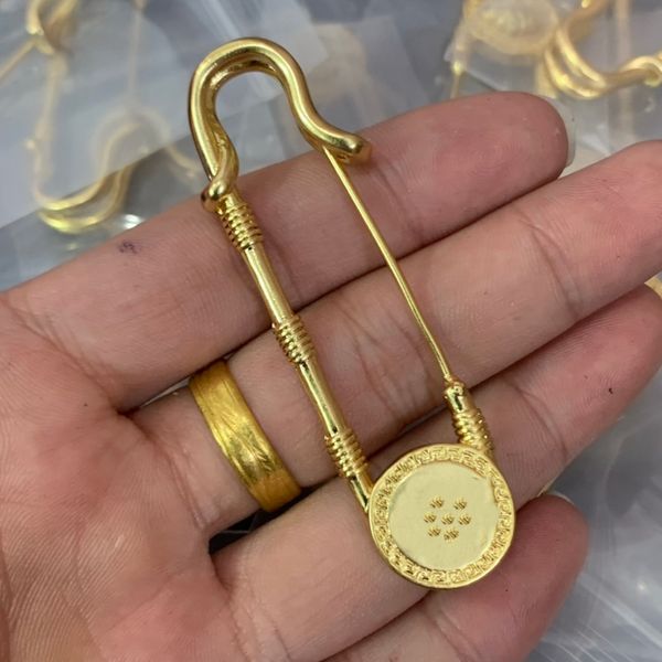 brass gold plated popular safety pin brooches banshee medusa classic brooch luxury vintage jewelry new designer women pins as exquisite gift, Gray
brass gold plated popular safety pin brooches banshee medusa classic brooch luxury vintage jewelry new designer women pins as exquisite gift, Gray