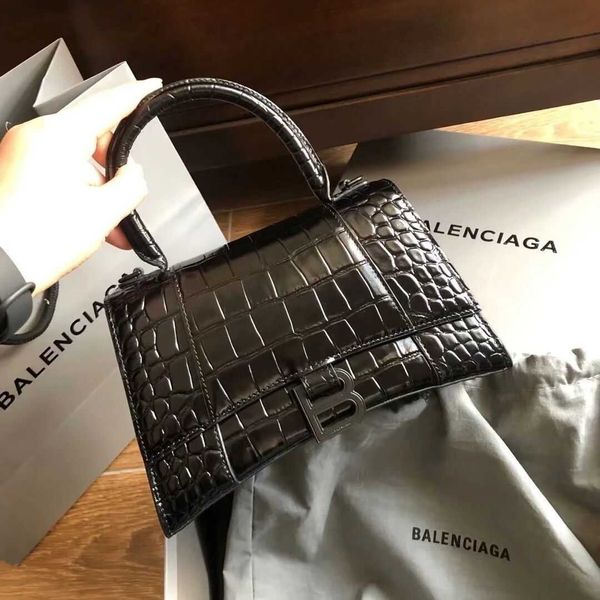 designer luxury womens bag balencigas handbag b-shaped paris single shoulder messenger fashion square gift shoulder oblique span versatile h
designer luxury womens bag balencigas handbag b-shaped paris single shoulder messenger fashion square gift shoulder oblique span versatile h