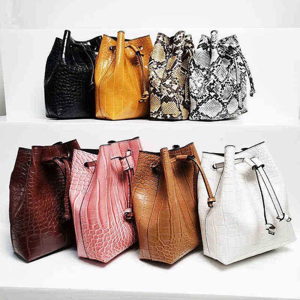 women fanny pack crocodile leather fashion bucket waist bag small shoulder bag serpentine female phone purse chest pack 220627
women fanny pack crocodile leather fashion bucket waist bag small shoulder bag serpentine female phone purse chest pack 220627