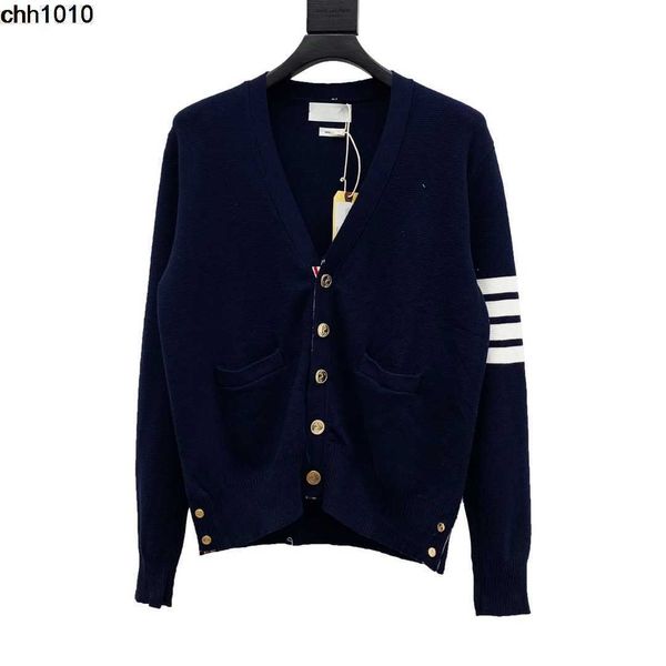 autumn new tb classic cardigan men's and women's same men's slim classic 5-button four bar wool sweater, White;black
autumn new tb classic cardigan men's and women's same men's slim classic 5-button four bar wool sweater, White;black