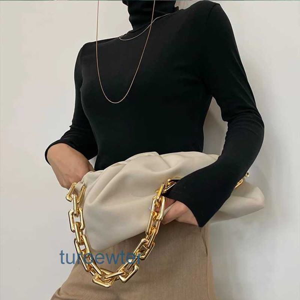 bottegas bags venetas designers pouch bag luxury women cloud handbags settle down with the new spring and summer 2022 thick chain clip cloud
bottegas bags venetas designers pouch bag luxury women cloud handbags settle down with the new spring and summer 2022 thick chain clip cloud