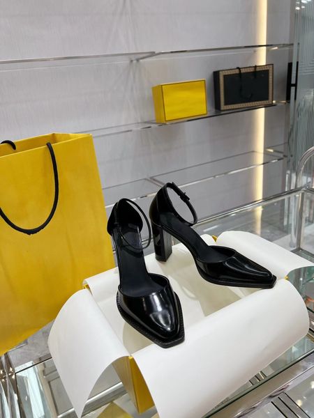 2022 square head high-heeled sandals with hollow chenille jacquard fabric for air permeability and comfort, Black
2022 square head high-heeled sandals with hollow chenille jacquard fabric for air permeability and comfort, Black