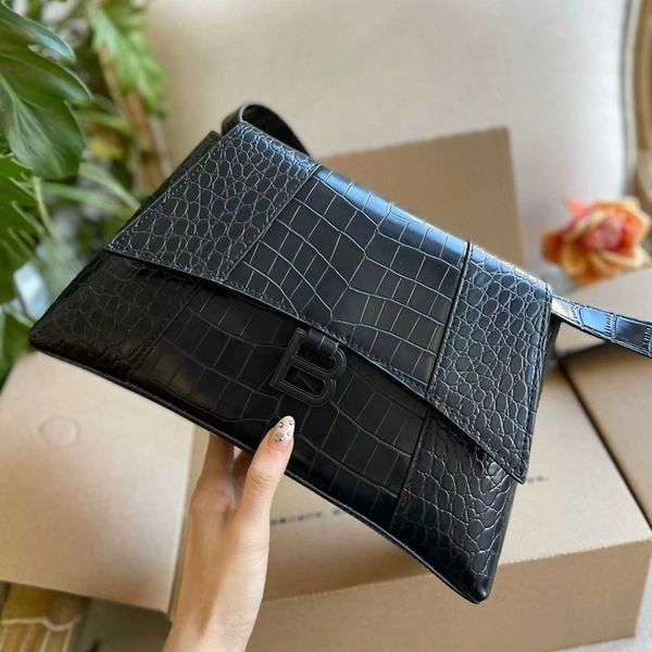 designer luxury womens bag balencigas handbag b-shaped paris single shoulder messenger fashion square gift shoulder oblique span versatile h
designer luxury womens bag balencigas handbag b-shaped paris single shoulder messenger fashion square gift shoulder oblique span versatile h