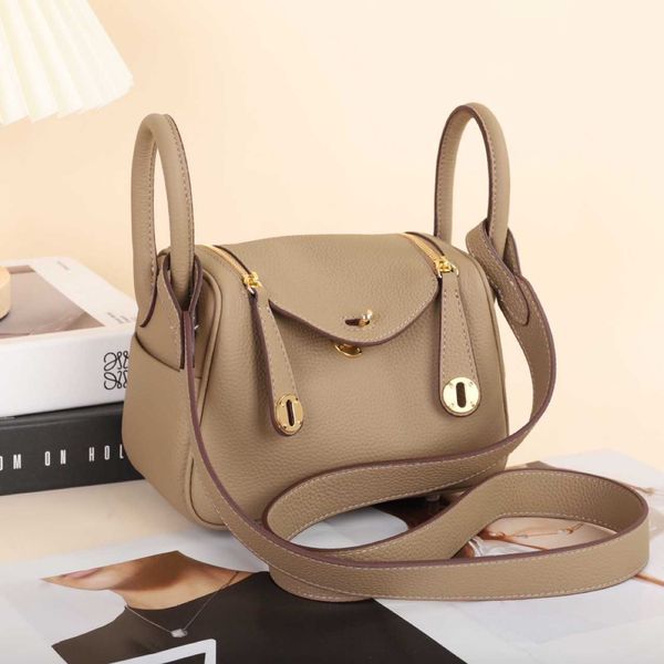 designer luxury women bags kelys herme high version women's fashion trend handbag hand sewn wax thread single shoulder birkins large ca
designer luxury women bags kelys herme high version women's fashion trend handbag hand sewn wax thread single shoulder birkins large ca