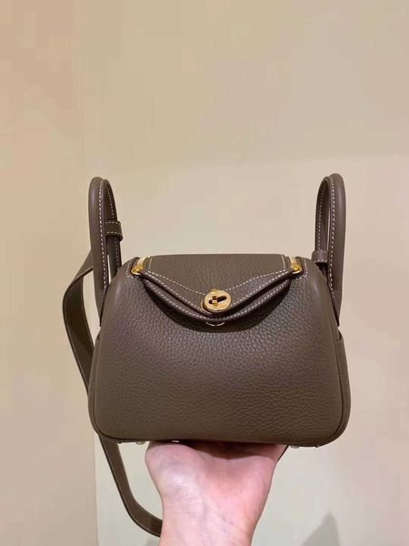 designer luxury women bags kelys herme high version women's fashion trend handbag hand sewn wax thread single shoulder birkins large ca
designer luxury women bags kelys herme high version women's fashion trend handbag hand sewn wax thread single shoulder birkins large ca