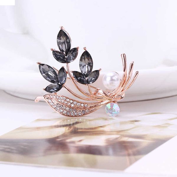 pins brooches new large flower crystal ladies fashion bouquet rhinone and scarf clip jewelry l221024, Gray
pins brooches new large flower crystal ladies fashion bouquet rhinone and scarf clip jewelry l221024, Gray