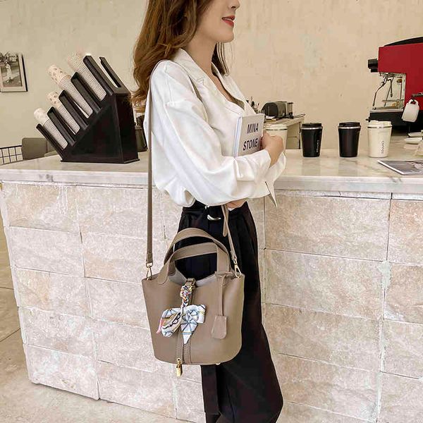 original designer herms bags versatile women's new 2022 summer vegetable basket leather handheld bucket one shoulder crossbody
original designer herms bags versatile women's new 2022 summer vegetable basket leather handheld bucket one shoulder crossbody