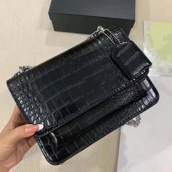 new messenger bag fashion designer handbag suitable for all occasions women's one shoulder dinner bag
new messenger bag fashion designer handbag suitable for all occasions women's one shoulder dinner bag