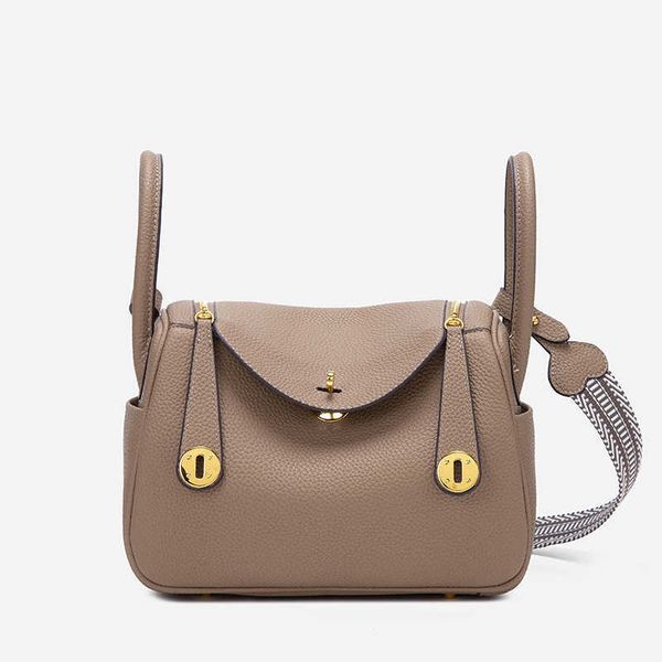 designer luxury women bags kelys herme high version women's fashion trend handbag hand sewn wax thread single shoulder birkins large ca
designer luxury women bags kelys herme high version women's fashion trend handbag hand sewn wax thread single shoulder birkins large ca