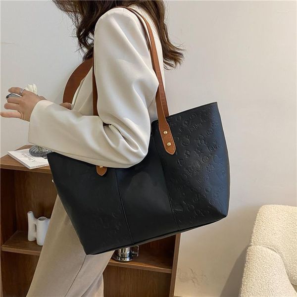 evening bags women bag retro large-capacity embossed fashion tote commuter shoulder luxury designer handbags
evening bags women bag retro large-capacity embossed fashion tote commuter shoulder luxury designer handbags