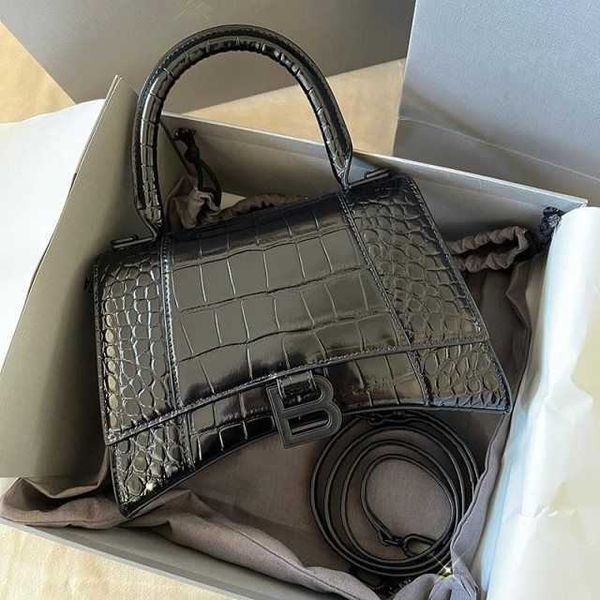 designer luxury womens bag balencigas handbag b-shaped paris single shoulder messenger fashion square gift shoulder oblique span versatile h
designer luxury womens bag balencigas handbag b-shaped paris single shoulder messenger fashion square gift shoulder oblique span versatile h