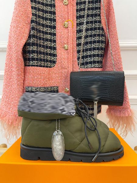 with box 2023 women designer boots desert boot diamond bee embroidery stars leather medal coarse non-slip winter shoes size eu35-40 -k0003, Black
with box 2023 women designer boots desert boot diamond bee embroidery stars leather medal coarse non-slip winter shoes size eu35-40 -k0003, Black