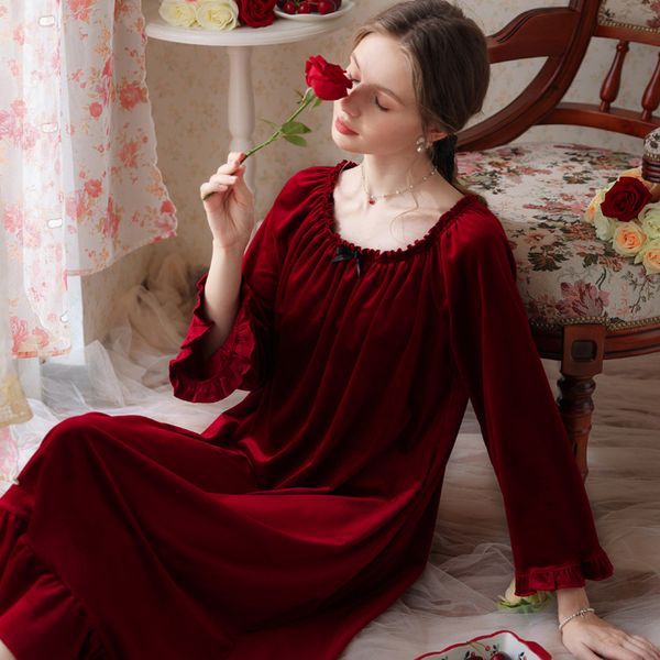 the new long-sleeved gold velvet retro sleepwear autumn winter fat sister pajamas princess can wear home clothes outside, Black;red
the new long-sleeved gold velvet retro sleepwear autumn winter fat sister pajamas princess can wear home clothes outside, Black;red