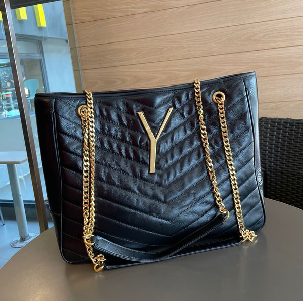 designer underarm bag luxury brand vintage car sewing hardware letters leather material ladies new handbag fashion multi-functional large ca
designer underarm bag luxury brand vintage car sewing hardware letters leather material ladies new handbag fashion multi-functional large ca