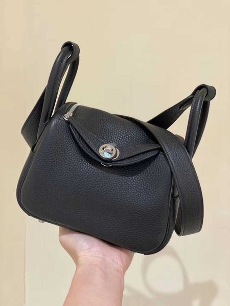 designer luxury women bags kelys herme high version women's fashion trend handbag hand sewn wax thread single shoulder birkins large ca
designer luxury women bags kelys herme high version women's fashion trend handbag hand sewn wax thread single shoulder birkins large ca