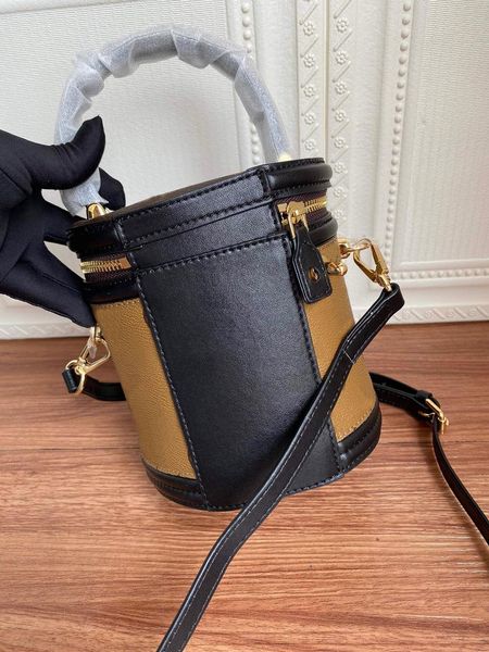 highs quality designer handbags ladies handbag clutch bag genuine leather with shoulder strap purse wallet classic large capacity drawstring
highs quality designer handbags ladies handbag clutch bag genuine leather with shoulder strap purse wallet classic large capacity drawstring