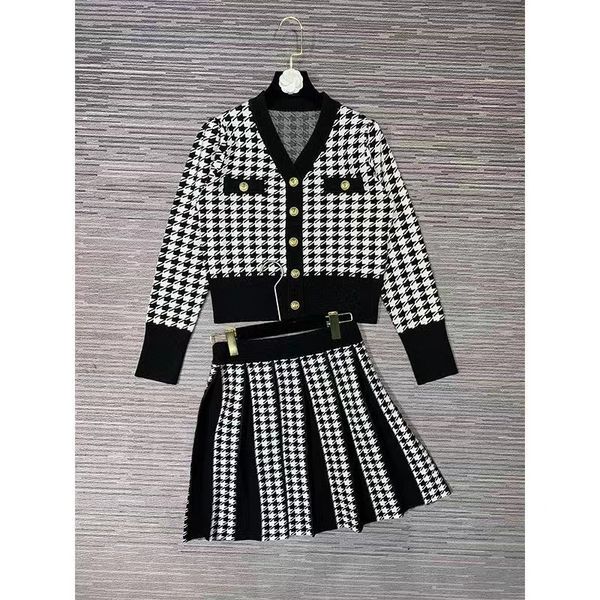 designer women's two piece dress all letter cardigan jacket knitted vest dress suit dress wrap skirt, White
designer women's two piece dress all letter cardigan jacket knitted vest dress suit dress wrap skirt, White