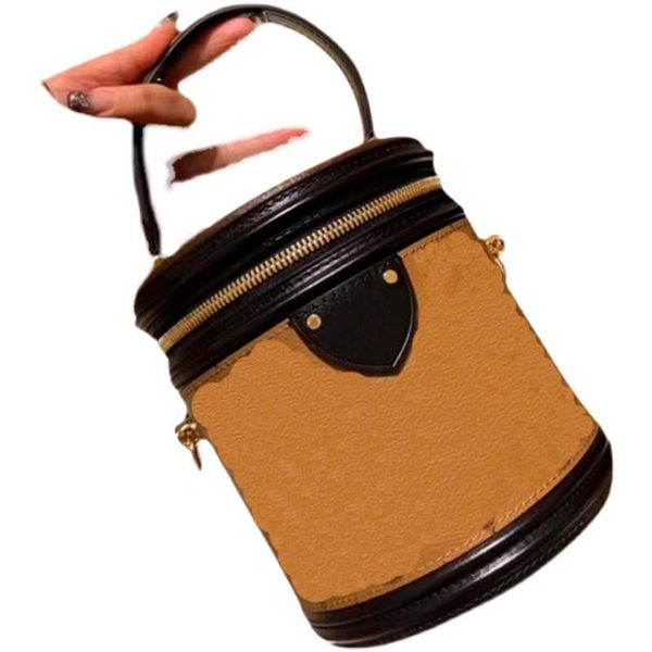 2021 designer barrel-shaped bag mini handsbag small tote fashion girls shoulder crossbody bags classic old flower handbag zipper wallet shou
2021 designer barrel-shaped bag mini handsbag small tote fashion girls shoulder crossbody bags classic old flower handbag zipper wallet shou