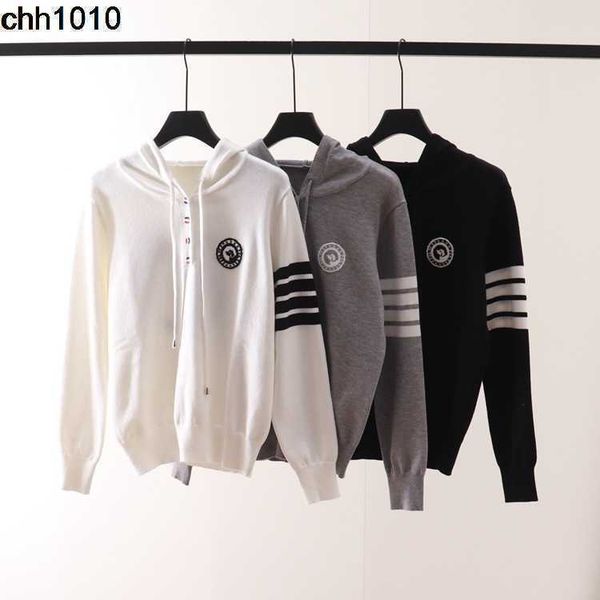autumn and winter 2022 new style puppy jacquard tb fashion college hooded sweater bottoming trend, White;black
autumn and winter 2022 new style puppy jacquard tb fashion college hooded sweater bottoming trend, White;black