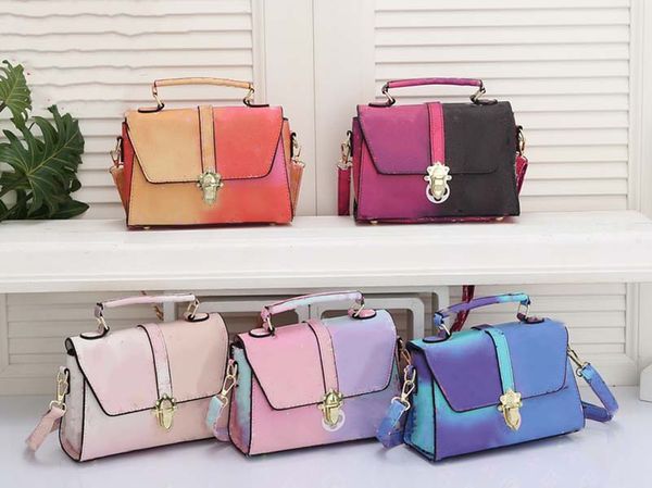 2022 new messenger bag fashion designer handbag suitable for all occasions women's one shoulder dinner bag
2022 new messenger bag fashion designer handbag suitable for all occasions women's one shoulder dinner bag