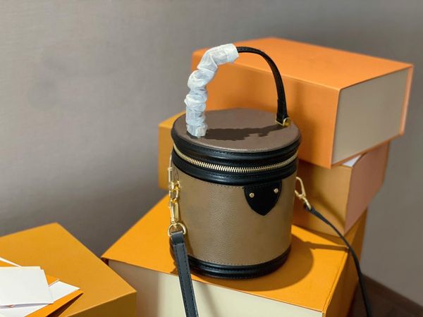 designer cross body bag handbag beach bag barrel shaped totebag handsbags wallet old flower circular fashion letter zipper portable festival
designer cross body bag handbag beach bag barrel shaped totebag handsbags wallet old flower circular fashion letter zipper portable festival