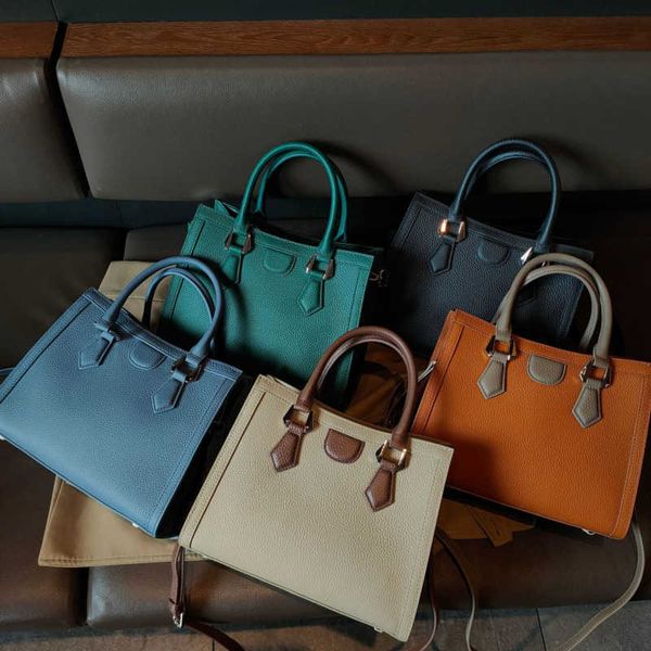 luxury designers lady bamboo diana clutch bags genuine leather alligator open plain handbag casual tote bag
luxury designers lady bamboo diana clutch bags genuine leather alligator open plain handbag casual tote bag