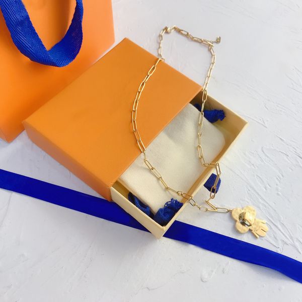 designer pendant necklace charm women's luxury style 18k gold plated fashion brand jewelry couple gift delicate and elegant, Silver
designer pendant necklace charm women's luxury style 18k gold plated fashion brand jewelry couple gift delicate and elegant, Silver