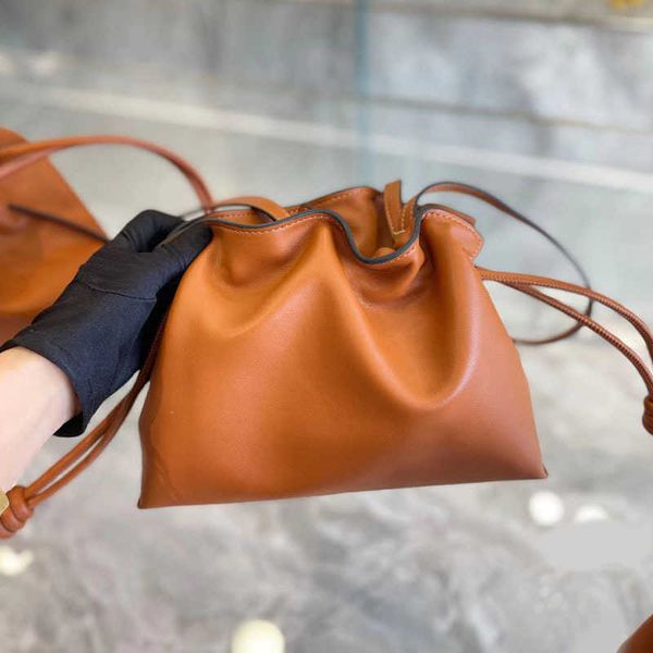 designer shoulder bags drawstring lucky bag womens handbag shoulder soft leather luxury brand crossbody purses female cloud bucket 220920
designer shoulder bags drawstring lucky bag womens handbag shoulder soft leather luxury brand crossbody purses female cloud bucket 220920