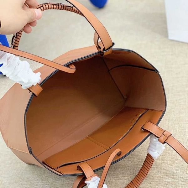 puzzle edge hobo bags goya loews flamenco new shopping bag large capacity tote bag lychee grain cowhide handbag versatile fashion women'
puzzle edge hobo bags goya loews flamenco new shopping bag large capacity tote bag lychee grain cowhide handbag versatile fashion women'