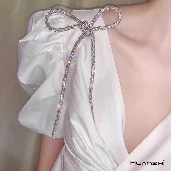pins brooches huanzhi 2020 new korean ins personality exaggeration shiny zircon bow dress brooch for women girls collar accessories jewelry, Gray
pins brooches huanzhi 2020 new korean ins personality exaggeration shiny zircon bow dress brooch for women girls collar accessories jewelry, Gray