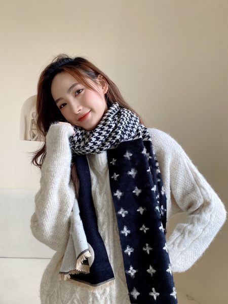 2022designer cashmere scarf winter men's and women's long scarf quality headband fashion classic print letter shawl, Blue;gray
2022designer cashmere scarf winter men's and women's long scarf quality headband fashion classic print letter shawl, Blue;gray