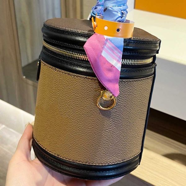 2022 lady popular bags practical cylindrical wallets long casual synthetic leather cross body shoulder luxurys famous designer women fashion
2022 lady popular bags practical cylindrical wallets long casual synthetic leather cross body shoulder luxurys famous designer women fashion