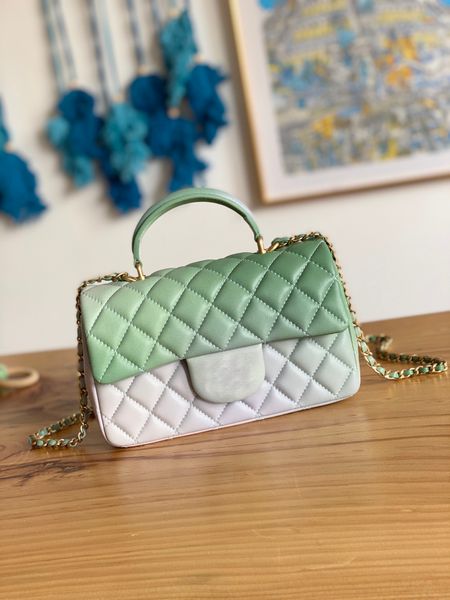 new gradient shoulder bag winter fashion women designer handbag luxury bag tote leather metal lock buckle flap wallet purse crossbody
new gradient shoulder bag winter fashion women designer handbag luxury bag tote leather metal lock buckle flap wallet purse crossbody
