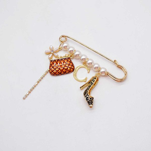 pins brooches retro pearl chain c la fashion accessories gold for women l221024, Gray
pins brooches retro pearl chain c la fashion accessories gold for women l221024, Gray