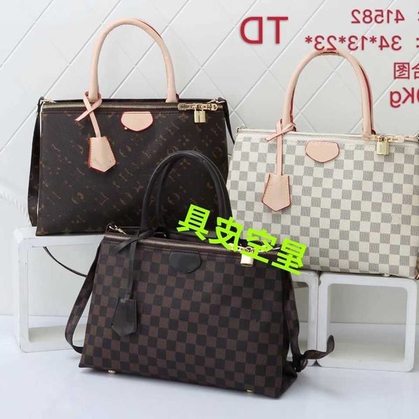 designer guangzhou spot classic women's bag european american style printing leisure single shoulder messenger portable tote bag
designer guangzhou spot classic women's bag european american style printing leisure single shoulder messenger portable tote bag
