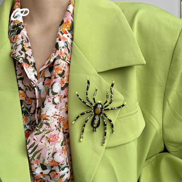 pins brooches european and american style funny creative personality exaggerated big spider bla gemstone brooch men women accessories l22102, Gray
