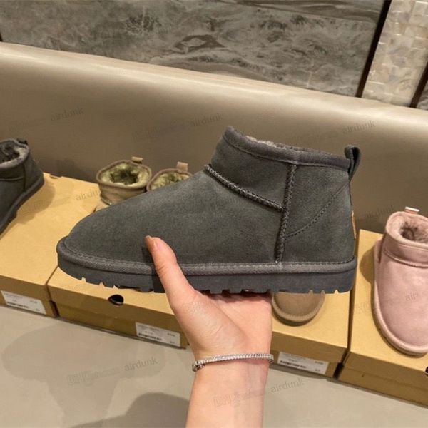 2022 aus boots u5854 classical short mini women snow keep warm boot man womens plush casual warms booties sheepskin suede shoes uggddd, Black
2022 aus boots u5854 classical short mini women snow keep warm boot man womens plush casual warms booties sheepskin suede shoes uggddd, Black