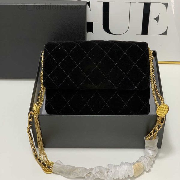 classic shouder bags mini flap velvet coin quilted gold metal hardware matelasse chain crossbody shoulder multi pochette designer
classic shouder bags mini flap velvet coin quilted gold metal hardware matelasse chain crossbody shoulder multi pochette designer