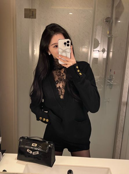 women's sweaters designer brand knitted blouse sweater new autumn winter women fashion casual long lace spring designer high-end lvqi, White;black
women's sweaters designer brand knitted blouse sweater new autumn winter women fashion casual long lace spring designer high-end lvqi, White;black