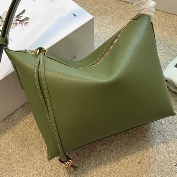 evening bags cowhide lunch box bag new style bento candy colored hand-held one shoulder armpit woman simple and generous 22102
evening bags cowhide lunch box bag new style bento candy colored hand-held one shoulder armpit woman simple and generous 22102