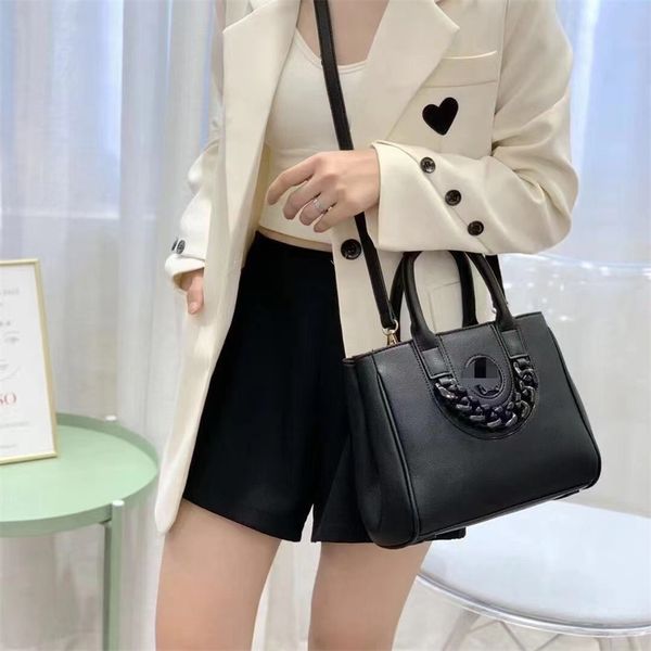 cross-body bag europe and the united states high-grade feel handbag woman 2023 new fashion designer light luxury tote bag
cross-body bag europe and the united states high-grade feel handbag woman 2023 new fashion designer light luxury tote bag